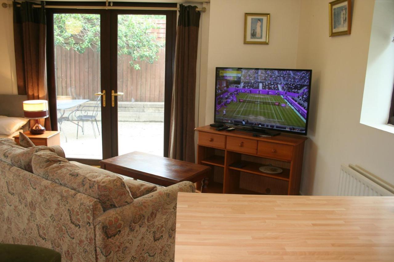 Coynant Farm Guesthouse - Farm Park Stay Swansea Dış mekan fotoğraf