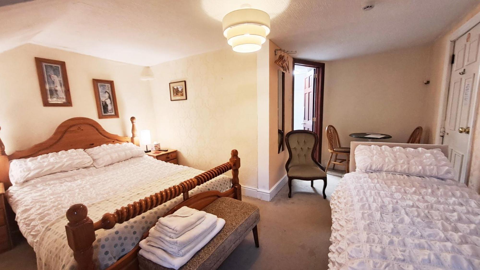 Coynant Farm Guesthouse - Farm Park Stay Swansea Dış mekan fotoğraf